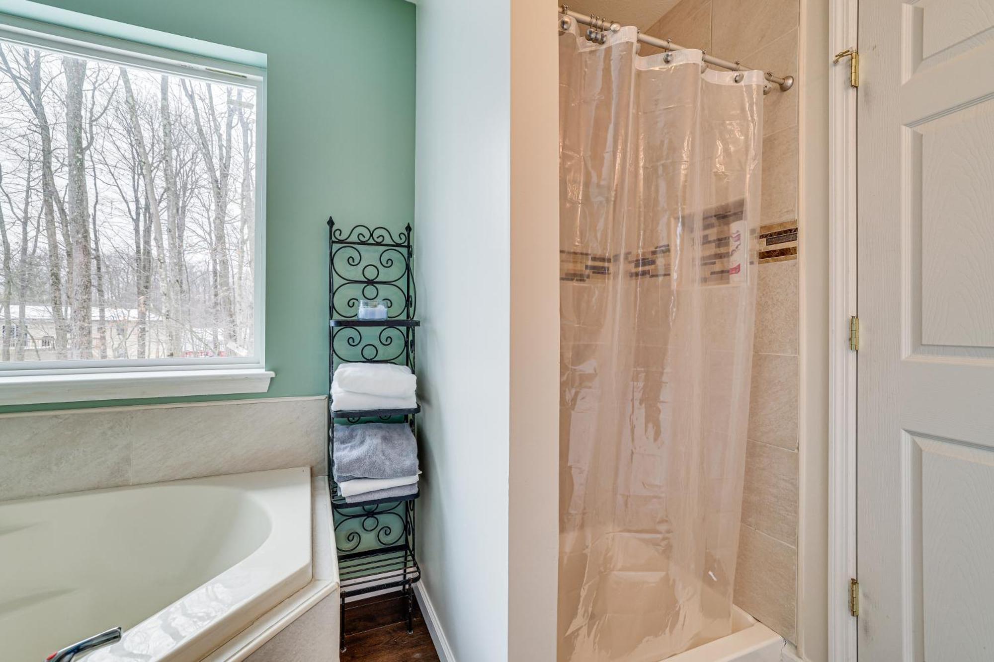 Family-friendly With Community Pool Holiday home Tobyhanna